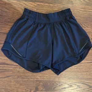 Lululemon Hotty Hot Short II 2.5"